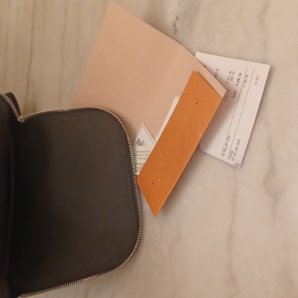 Louis Vuitton crossover bag are bum bag - Picture 12 of 12